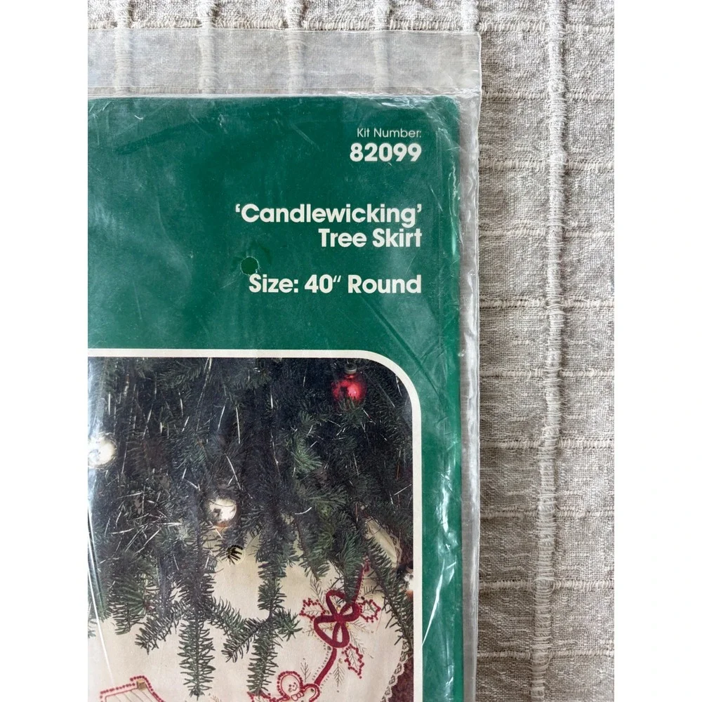 Vintage Bucilla Christmas Heirloom Candlewicking Tree Skirt Kit 82099 Santa 40in